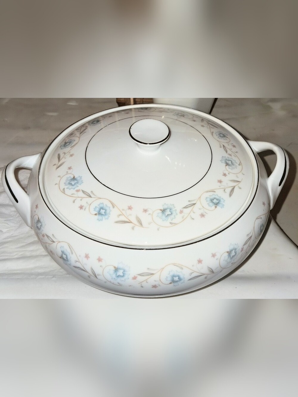 Soup/Vegetable SERVING DISH with LID